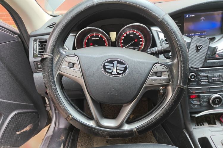 Used Bestune B70 2014 2.0L automatic luxury version Steering Wheel