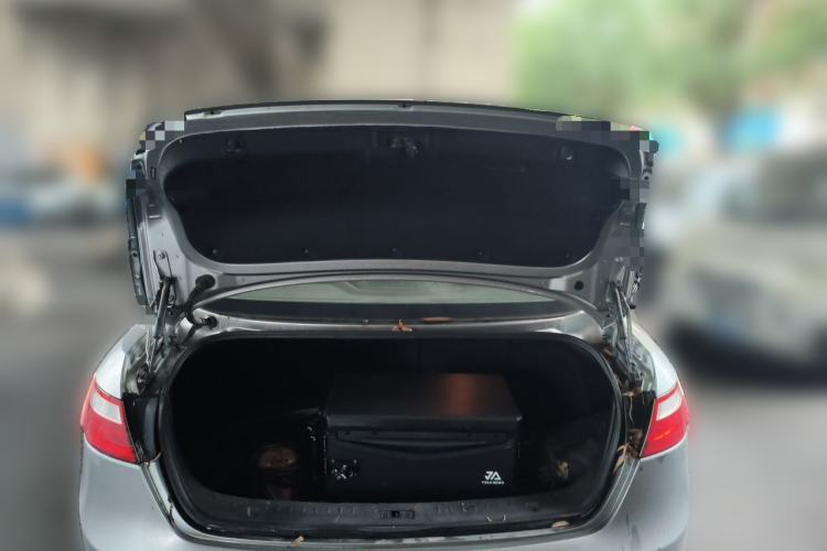 Used Bestune B70 2014 2.0L automatic luxury version Trunk