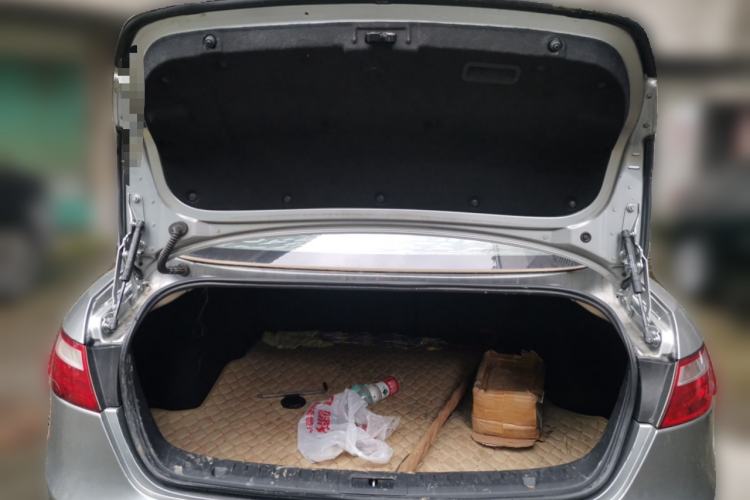 Used Bestune B70 2014 2.0L automatic luxury version Trunk