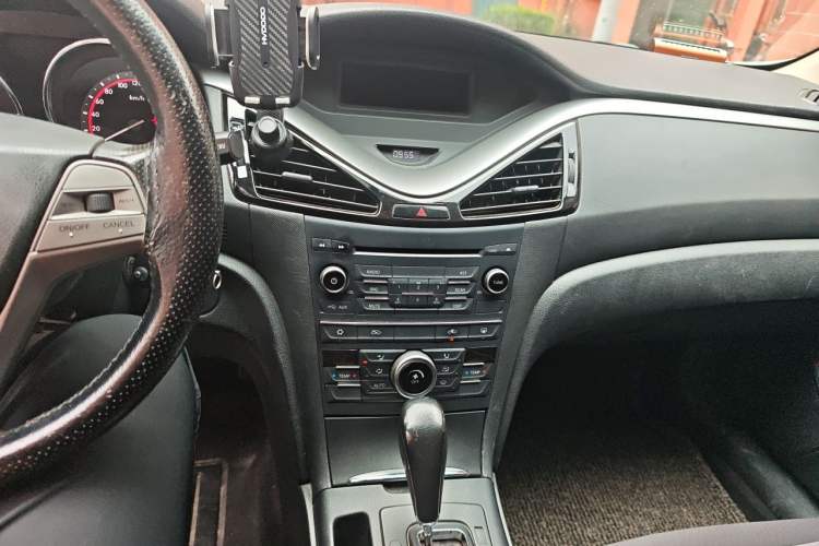 Used Bestune B70 2014 2.0L automatic comfort version Audio And AC Panel