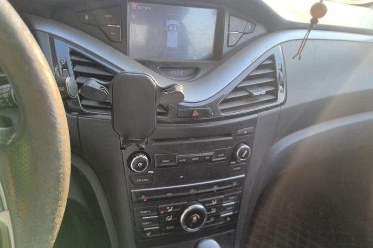 Used Bestune B70 2014 2.0L automatic comfort version Audio And AC Panel