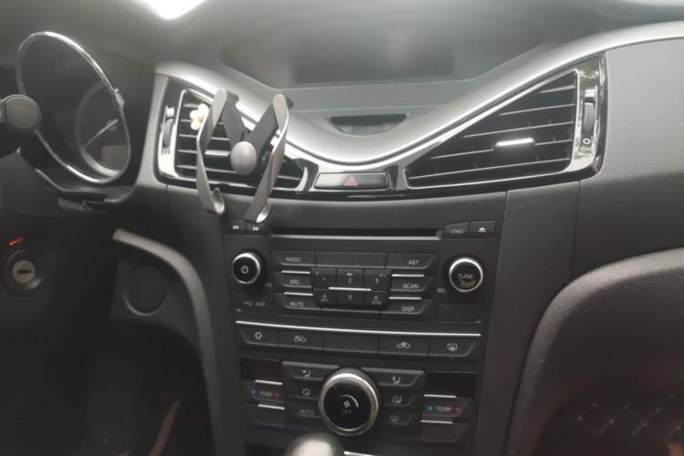 Used Bestune B70 2014 2.0L automatic comfort version Audio And AC Panel