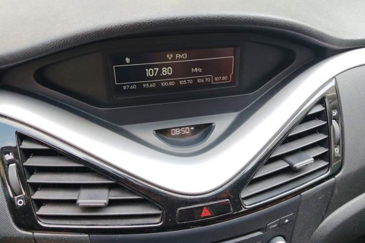 Used Bestune B70 2014 2.0L automatic comfort version Audio And AC Panel