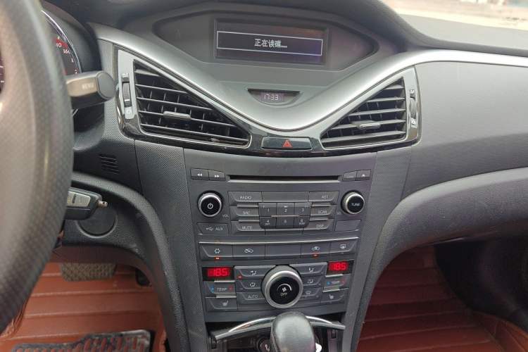 Used Bestune B70 2014 2.0L automatic luxury version Audio And AC Panel