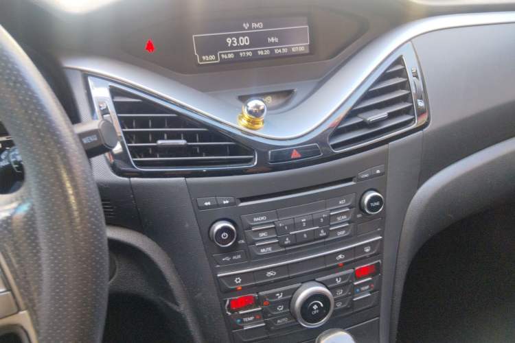 Used Bestune B70 2014 2.0L automatic comfort version Audio And AC Panel
