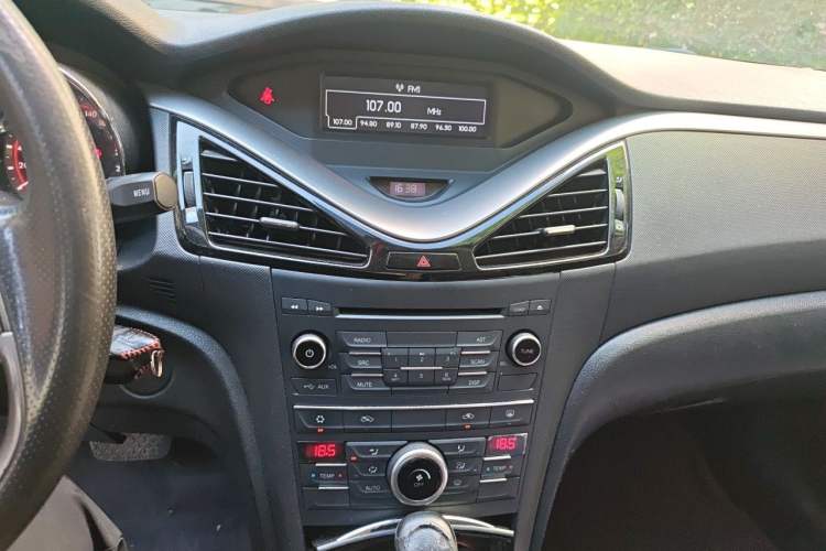 Used Bestune B70 2014 2.0L automatic comfort version Audio And AC Panel