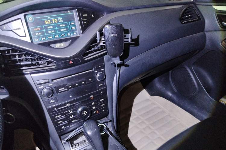 Used Bestune B70 2014 2.0L automatic luxury version Audio And AC Panel