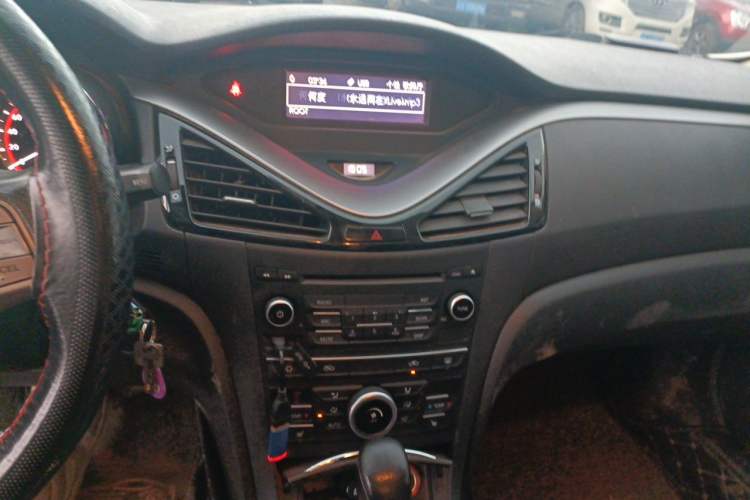 Used Bestune B70 2014 2.0L automatic luxury version Audio And AC Panel