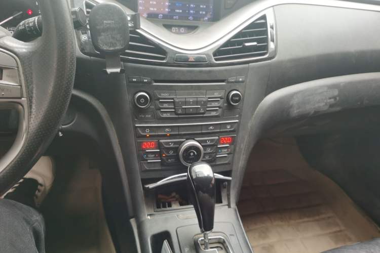Used Bestune B70 2014 2.0L automatic comfort version Audio And AC Panel