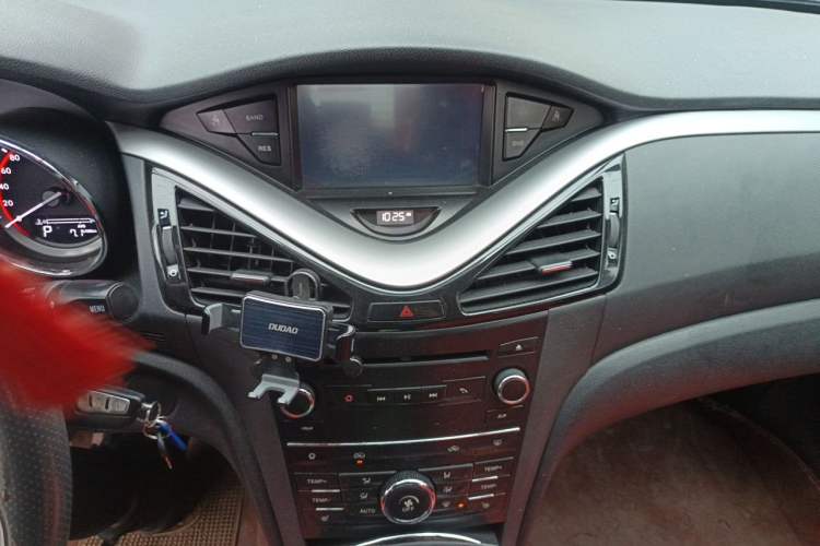 Used Bestune B70 2014 2.0L automatic comfort version Audio And AC Panel