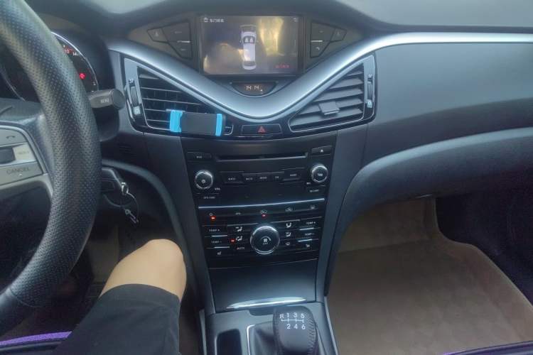 Used Bestune B70 2014 2.0L manual luxury version Audio And AC Panel