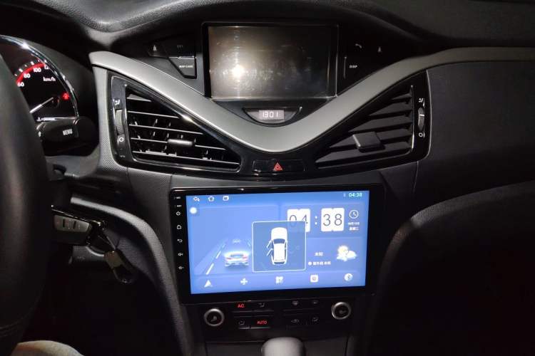 Used Bestune B70 2014 2.0L automatic luxury version Audio And AC Panel