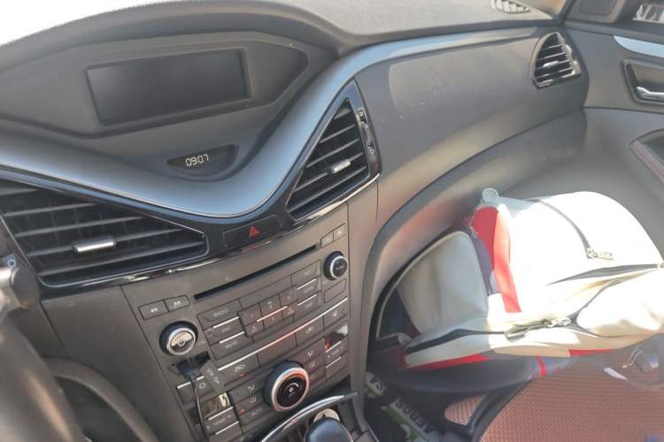 Used Bestune B70 2014 2.0L automatic comfort version Audio And AC Panel