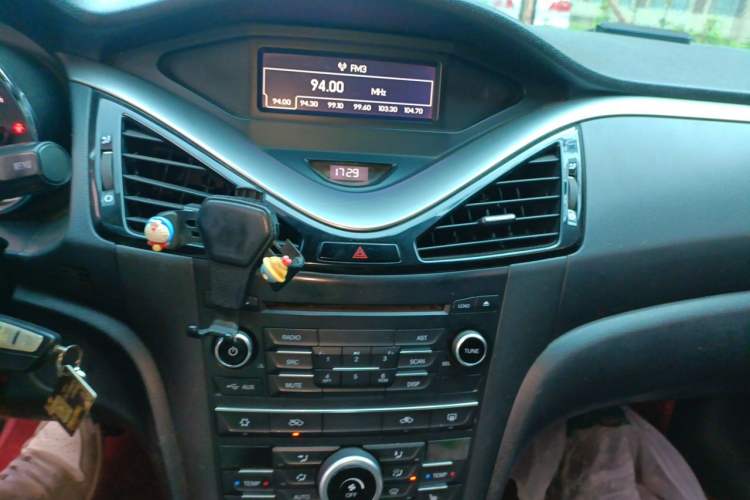 Used Bestune B70 2014 2.0L manual luxury version Audio And AC Panel