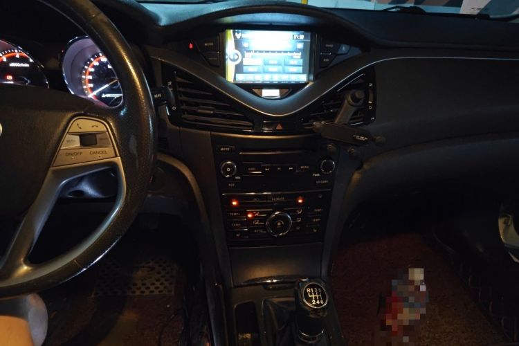 Used Bestune B70 2014 2.0L manual luxury version Audio And AC Panel