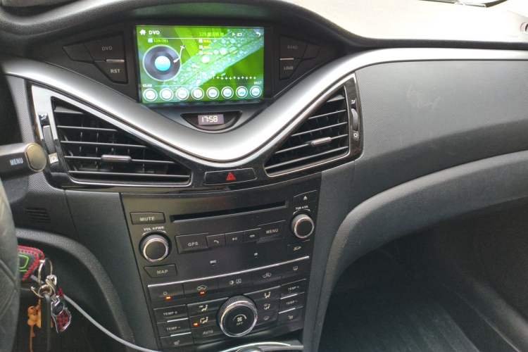 Used Bestune B70 2014 2.0L automatic comfort version Audio And AC Panel
