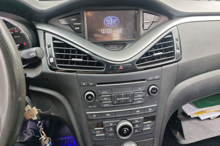Used Bestune B70 2014 2.0L automatic comfort version Audio And AC Panel