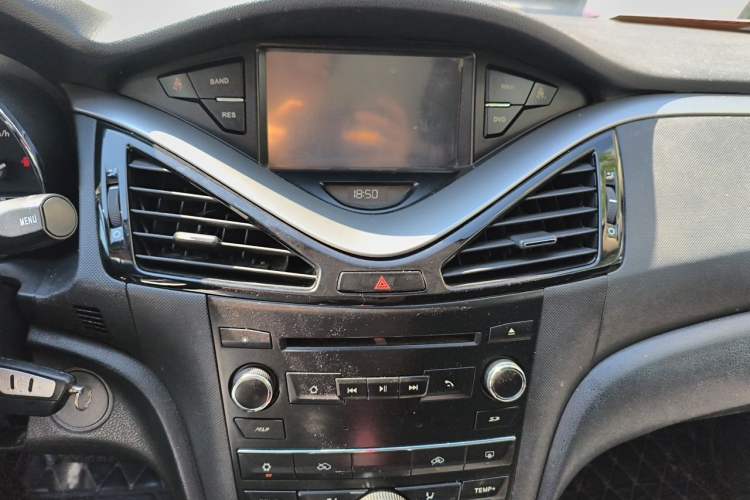 Used Bestune B70 2014 2.0L automatic comfort version Audio And AC Panel