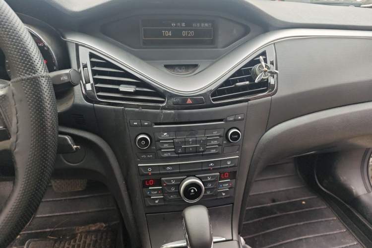 Used Bestune B70 2014 2.0L automatic luxury version Audio And AC Panel