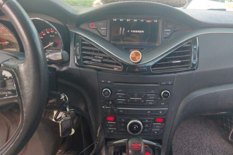 Used Bestune B70 2014 1.8T Automatic Sport Premium Edition Audio And AC Panel