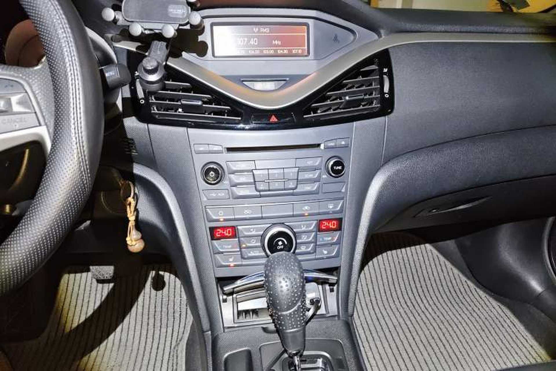 Used Bestune B70 2014 2.0L automatic luxury version Audio And AC Panel