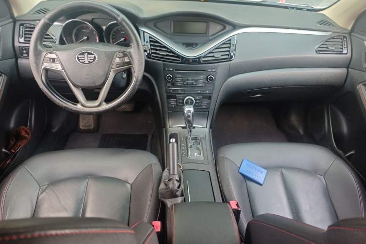Used Bestune B70 2014 2.0L automatic luxury version Center Console