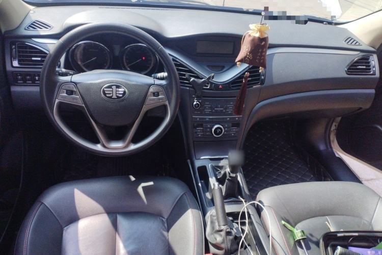 Used Bestune B70 2014 2.0L manual luxury version Center Console