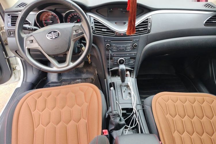 Used Bestune B70 2014 2.0L automatic comfort version Center Console