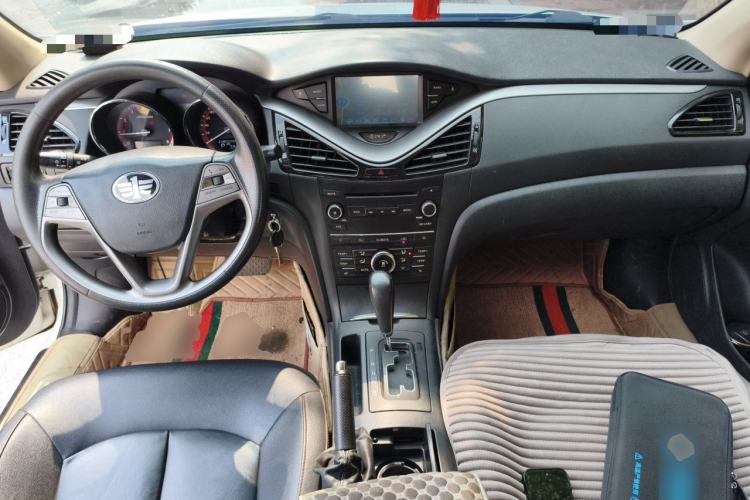 Used Bestune B70 2014 2.0L automatic luxury version Center Console