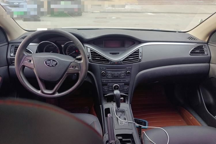 Used Bestune B70 2014 2.0L automatic luxury version Center Console