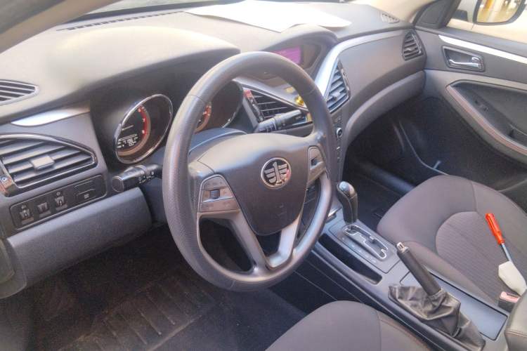 Used Bestune B70 2014 2.0L automatic comfort version Center Console