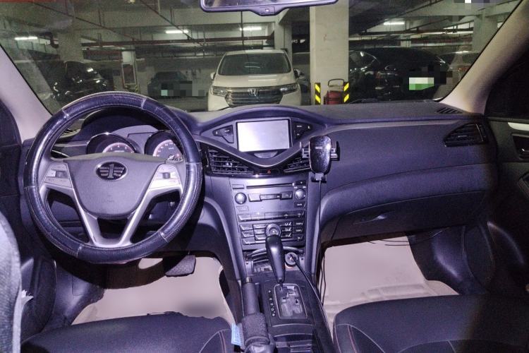 Used Bestune B70 2014 2.0L automatic luxury version Center Console