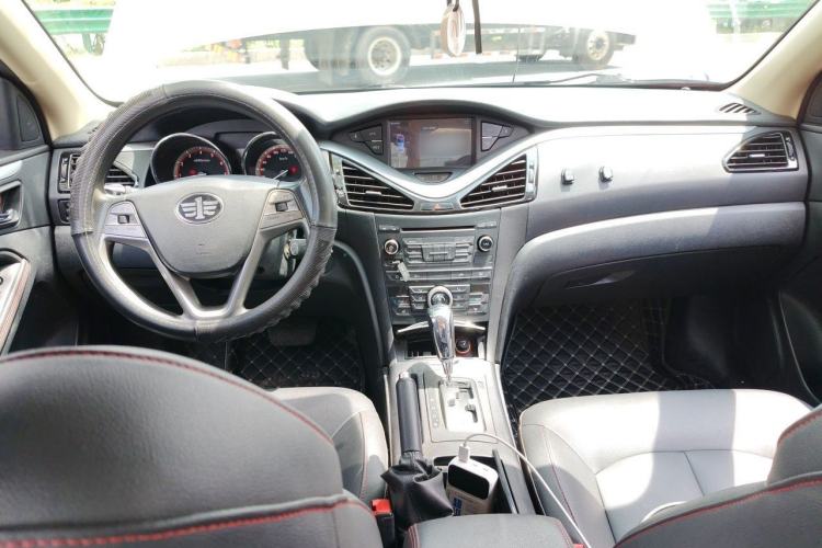 Used Bestune B70 2014 2.0L automatic luxury version Center Console