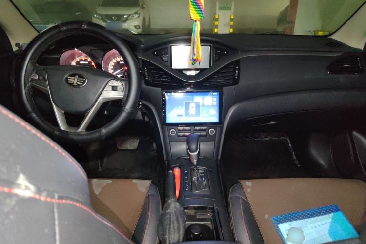 Used Bestune B70 2014 2.0L automatic luxury version Center Console