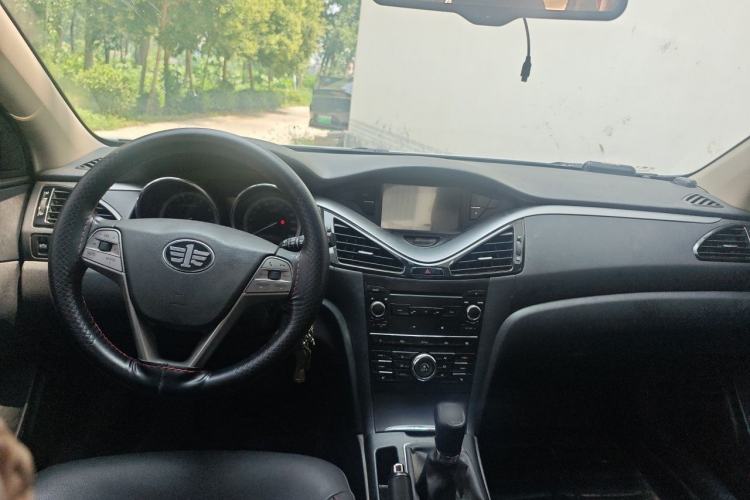 Used Bestune B70 2014 2.0L manual luxury version Center Console