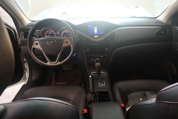 Used Bestune B70 2014 2.0L automatic luxury version Center Console
