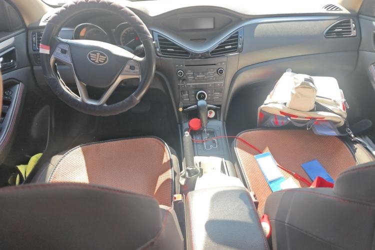 Used Bestune B70 2014 2.0L automatic comfort version Center Console