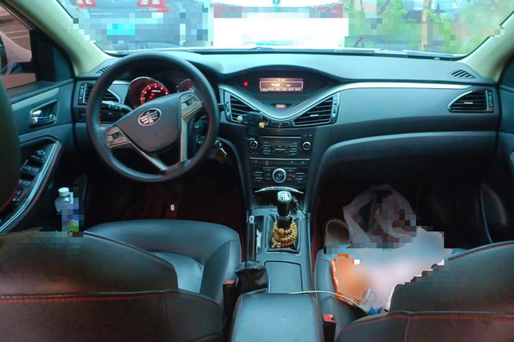 Used Bestune B70 2014 2.0L manual luxury version Center Console