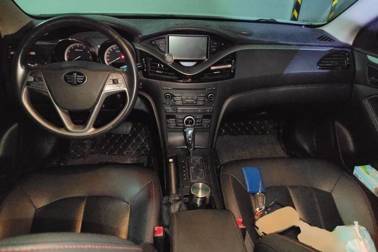 Used Bestune B70 2014 2.0L automatic luxury version Center Console