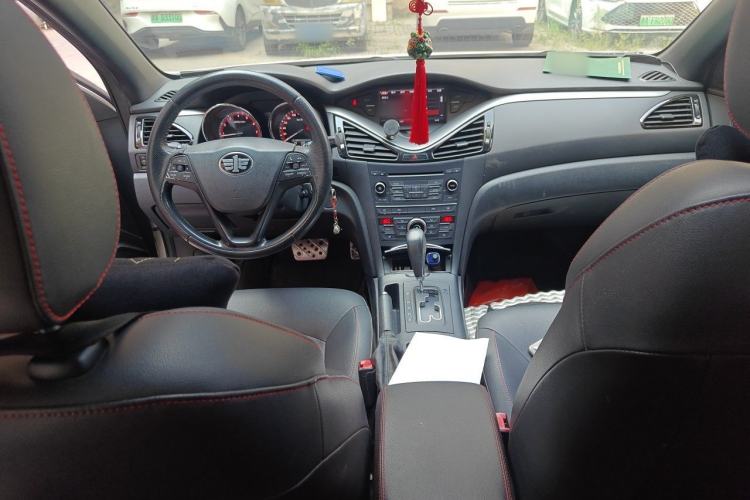 Used Bestune B70 2014 1.8T Automatic Sport Premium Edition Center Console