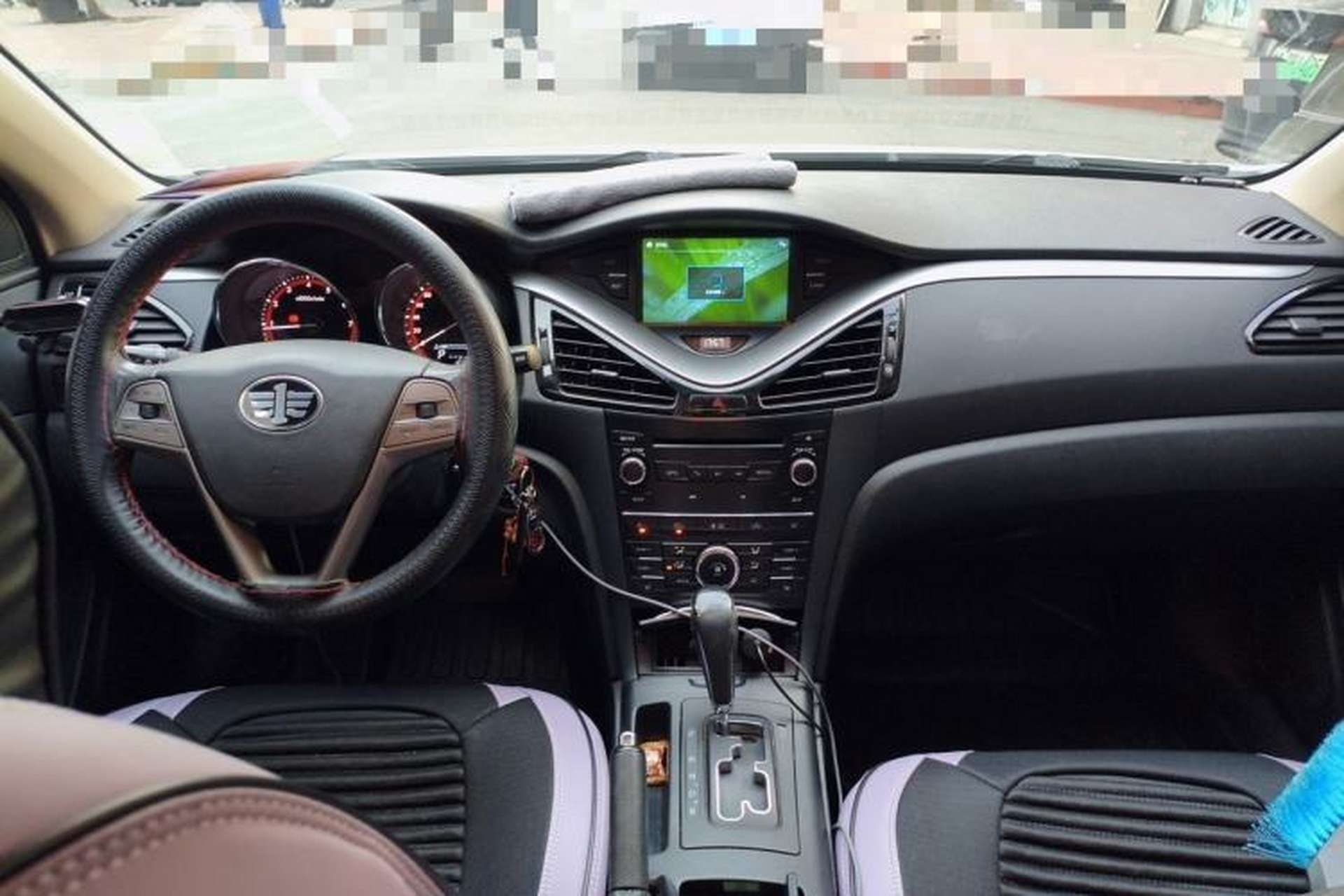 Used Bestune B70 2014 2.0L automatic comfort version Center Console