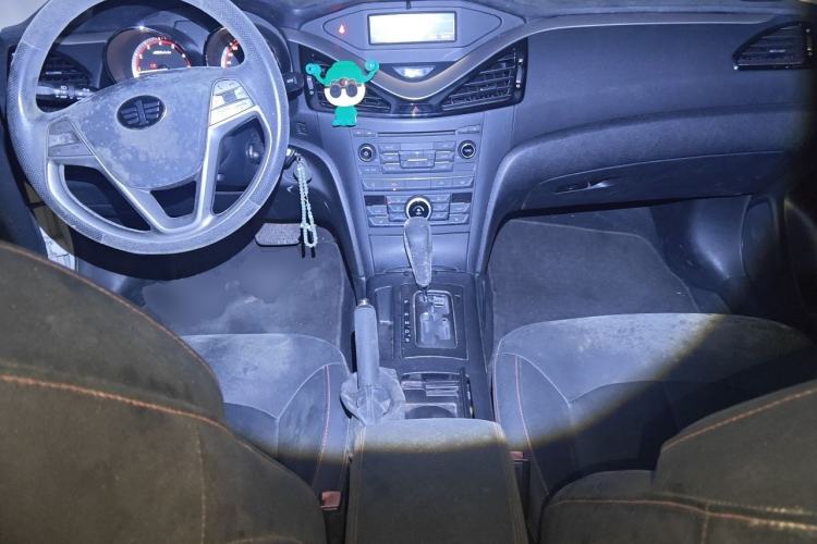 Used Bestune B70 2014 2.0L automatic luxury version Center Console