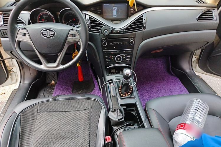 Used Bestune B70 2014 2.0L manual luxury version Center Console