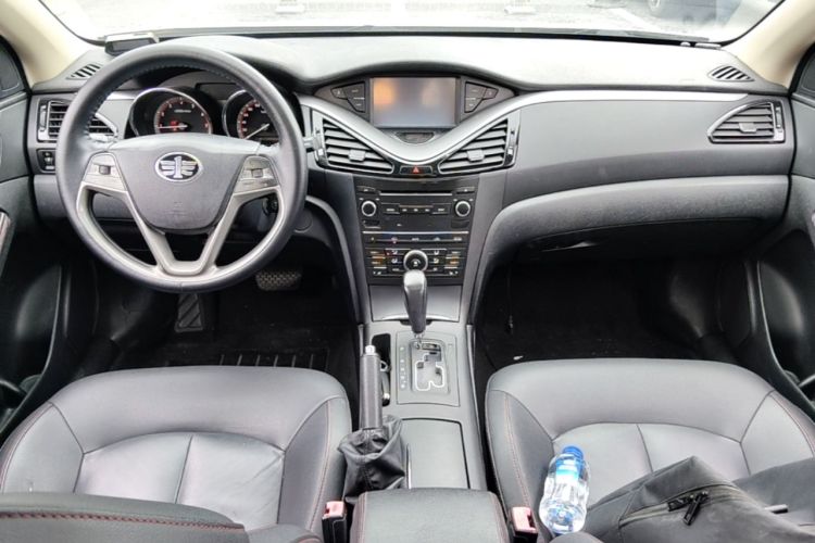 Used Bestune B70 2014 2.0L automatic luxury version Center Console