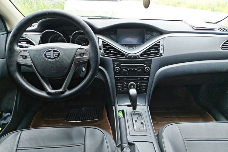 Used Bestune B70 2014 2.0L automatic comfort version Center Console