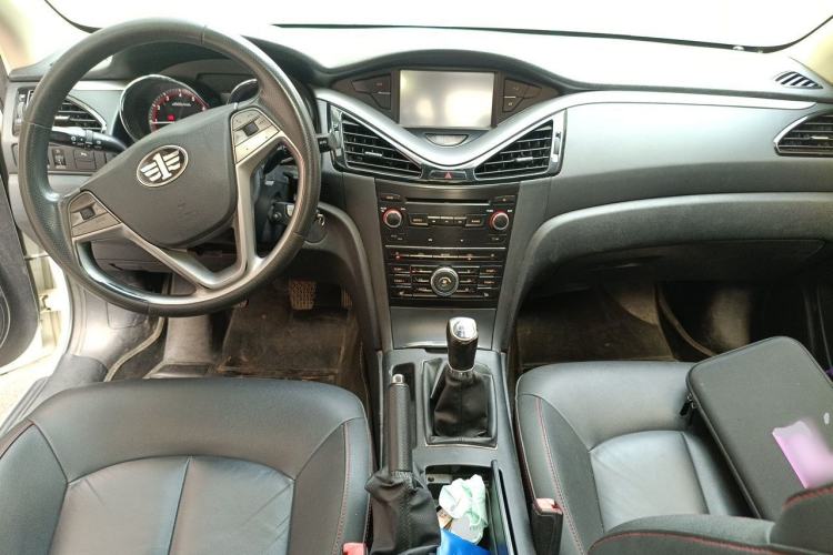 Used Bestune B70 2014 2.0L manual luxury version Center Console