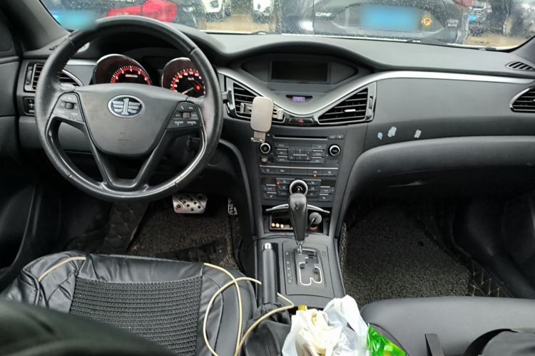 Used Bestune B70 2014 1.8T Automatic Sport Luxury Model Center Console