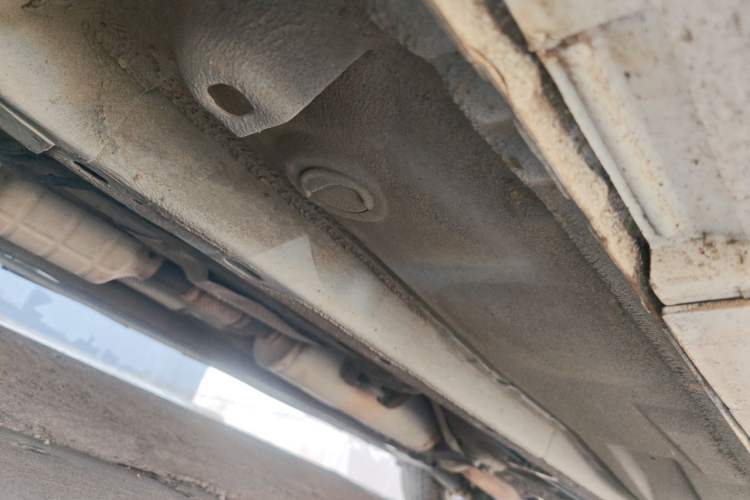 Used Bestune B70 2014 2.0L automatic comfort version Chassis Front Left