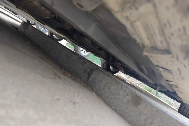 Used Bestune B70 2014 2.0L automatic luxury version Chassis Front Left
