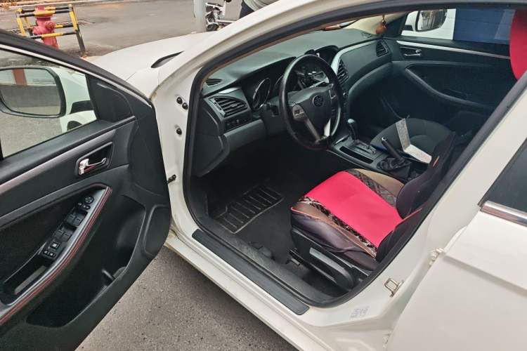 Used Bestune B70 2014 2.0L automatic comfort version Driver Seat